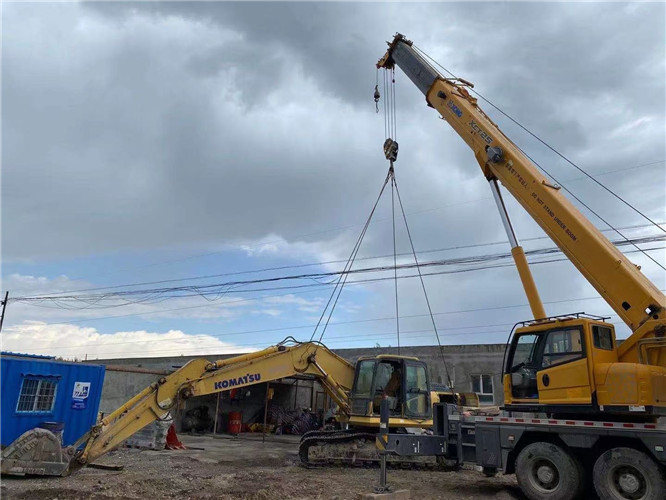 利通区25吨吊车的工作半径是多少？