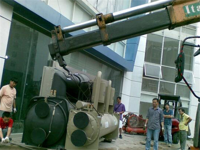 利通区随车吊和汽车吊的核心区别是什么？哪种更省钱？