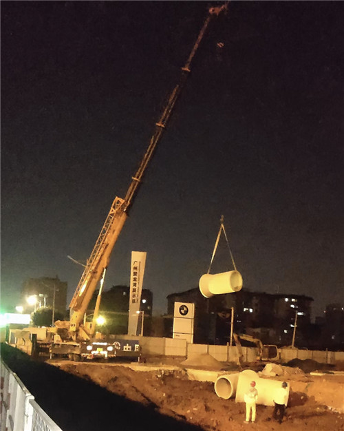 利通区“弯臂矫正”—— 吊车的 “形变补偿” 技术