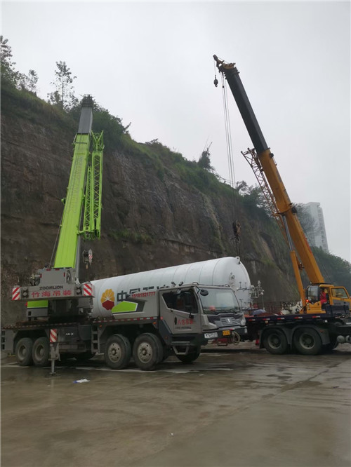 利通区“不怕风雨冻”—— 吊车的 “恶劣环境适应” 技术